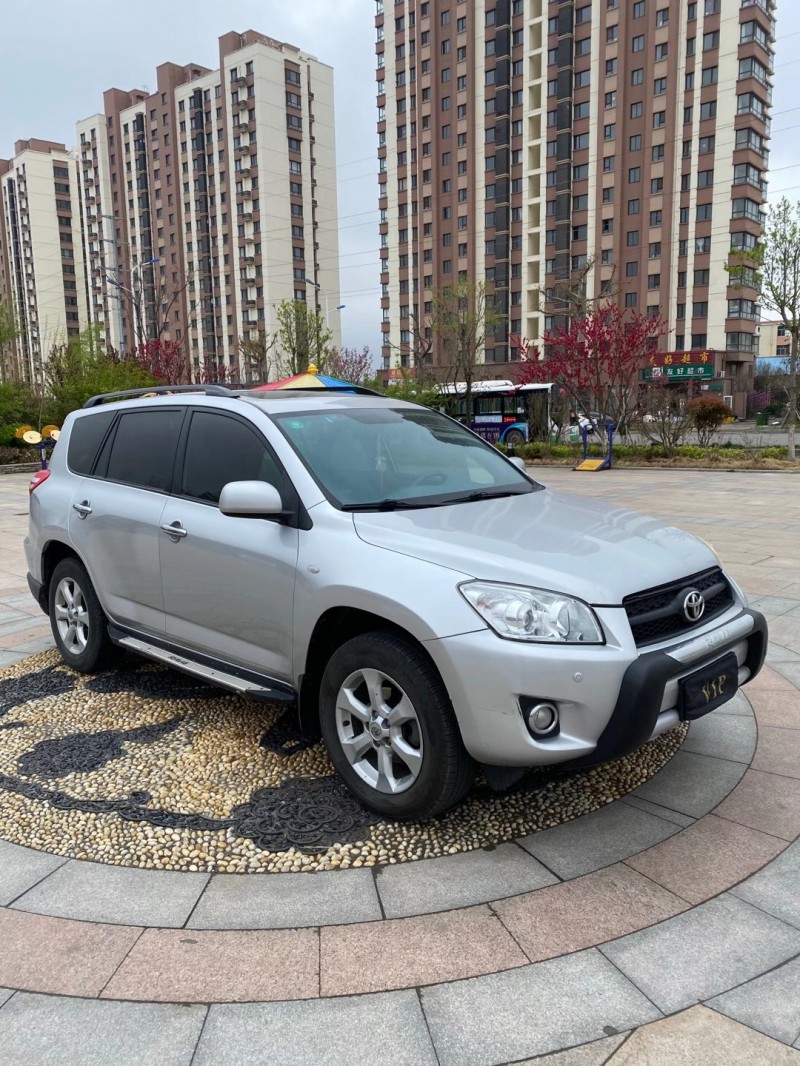 青岛09年丰田RAV43