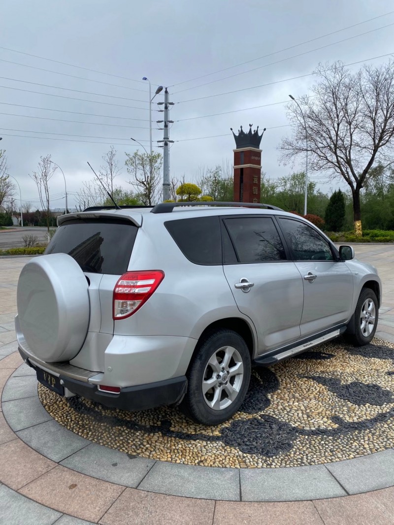 青岛09年丰田RAV48