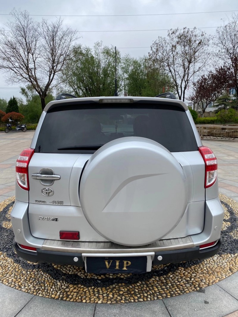 青岛09年丰田RAV49
