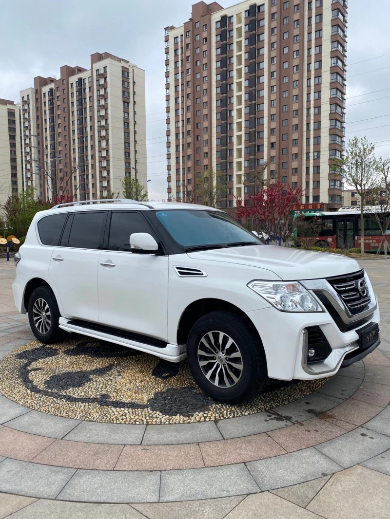青岛18年日产途乐3