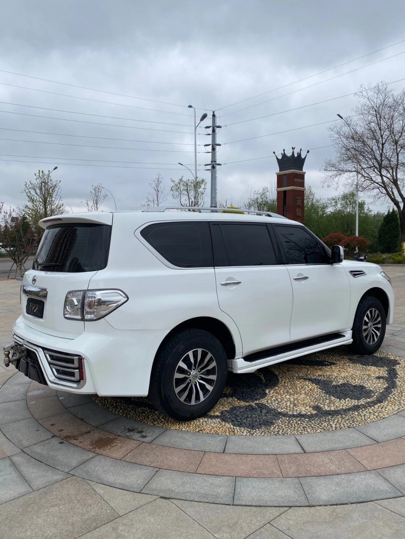 青岛18年日产途乐8