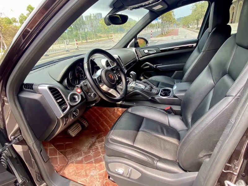 广州16年保时捷卡宴2