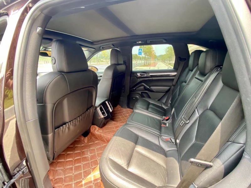 广州16年保时捷卡宴5