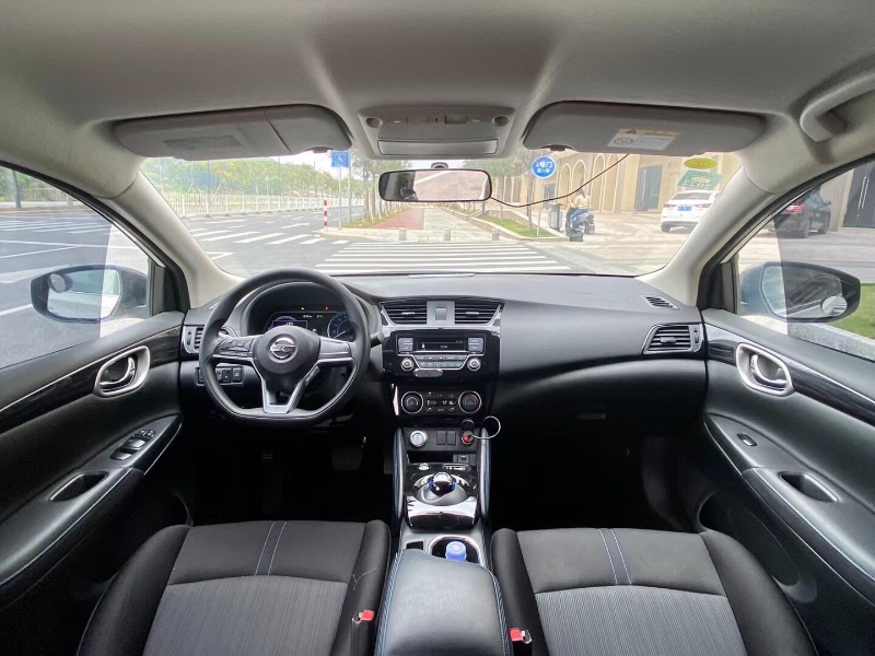 广州20年日产轩逸5