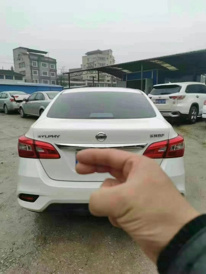 貴陽19年日產軒逸1