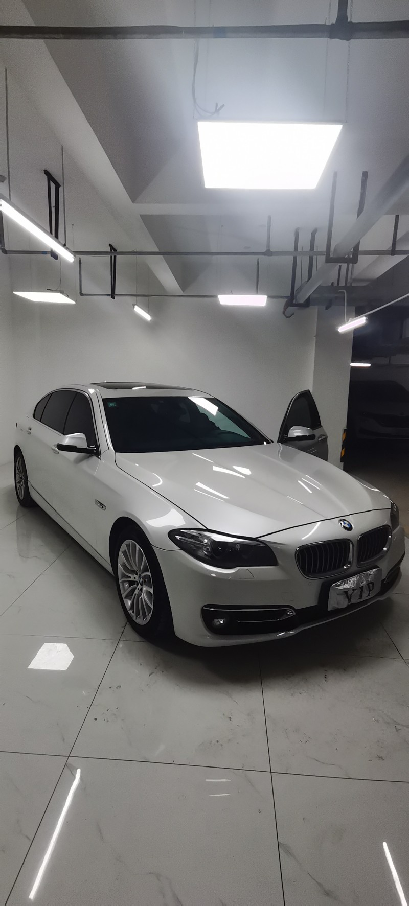 成都17年宝马5系8