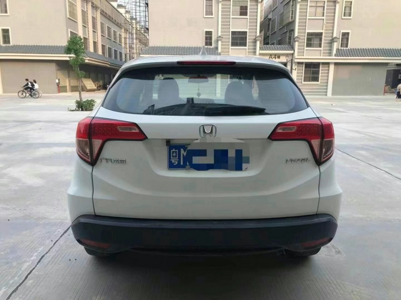 深圳16年本田缤智1