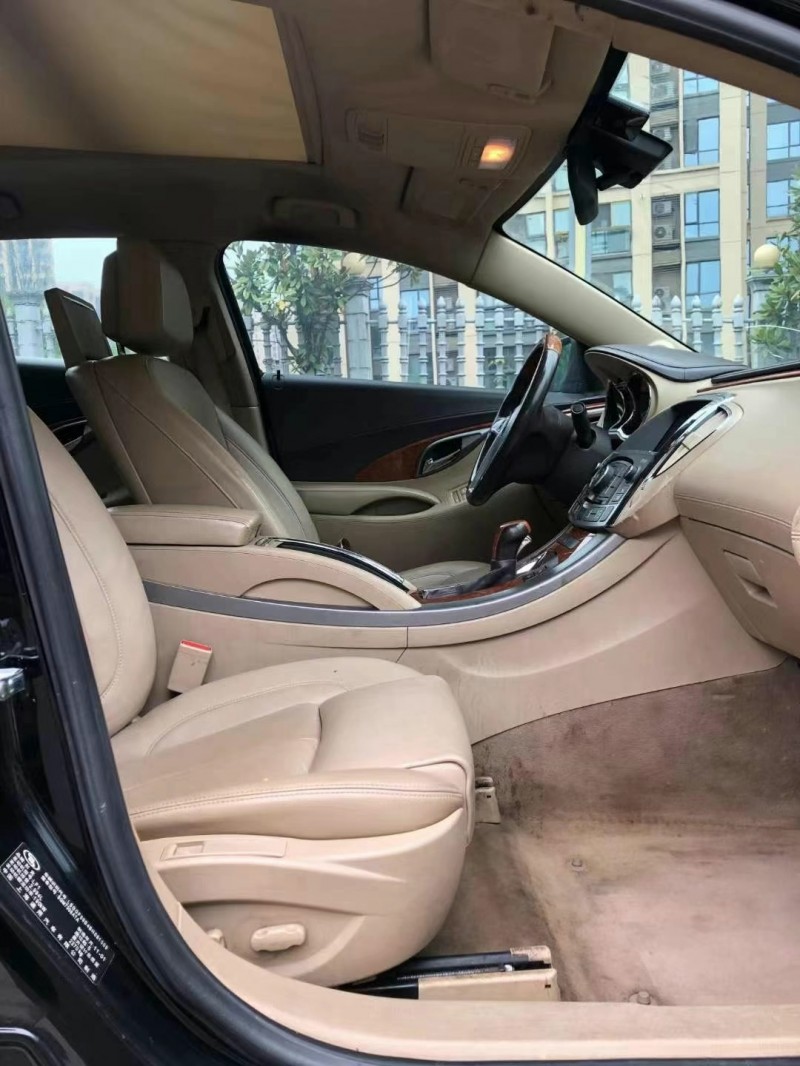 武汉11年别克君越7