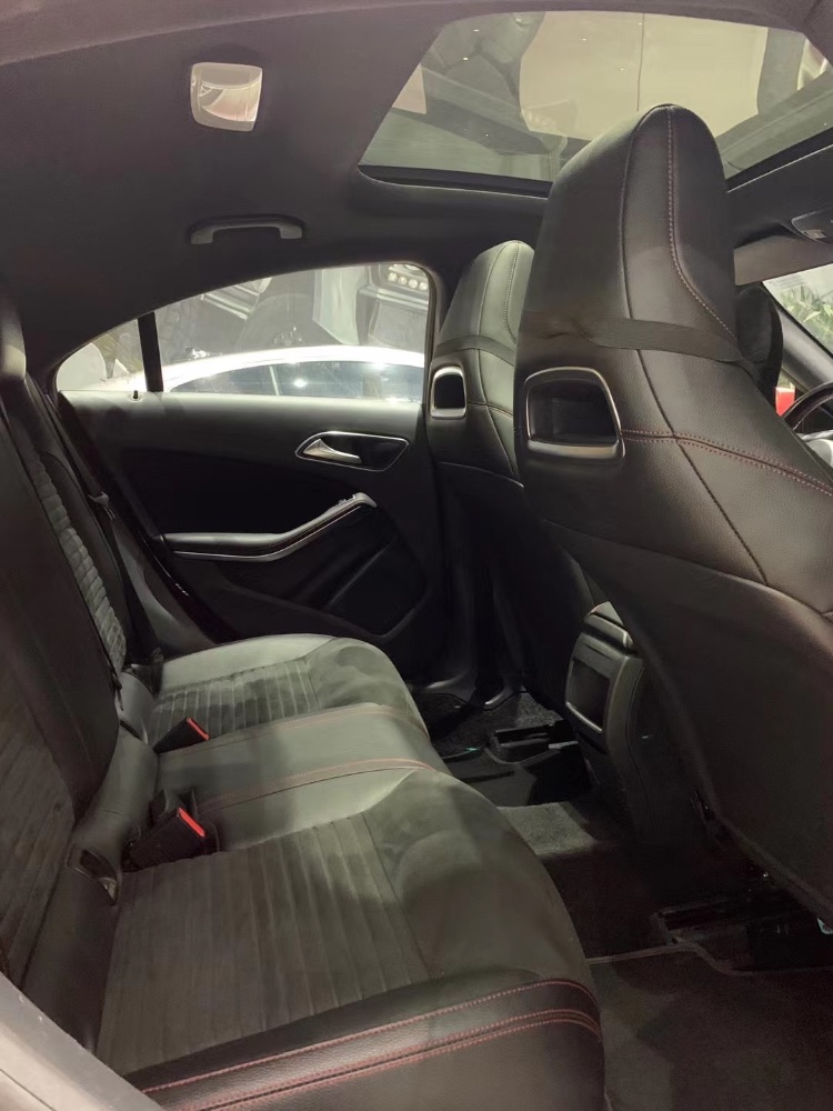 中山15年奔驰CLA6