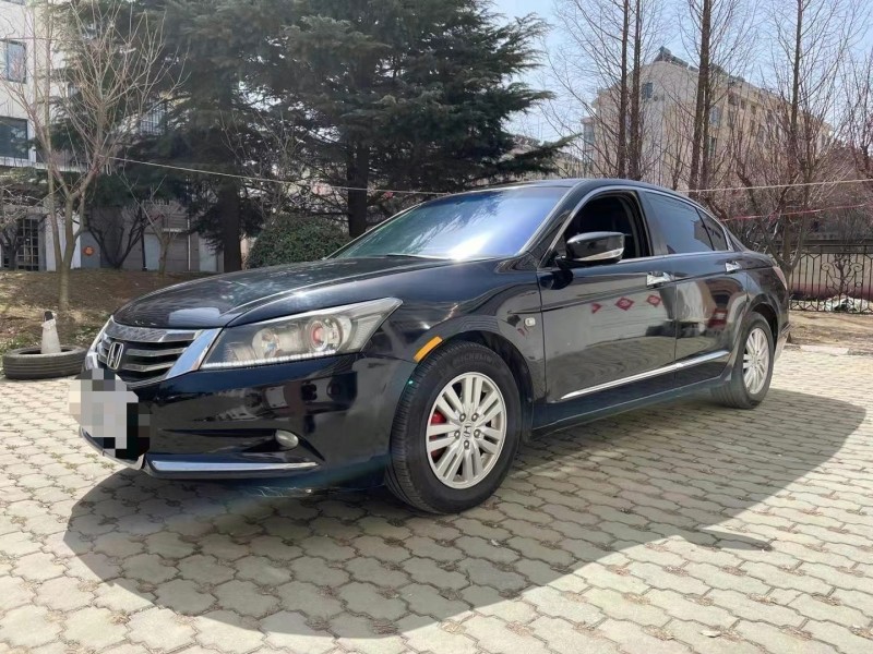 青岛13年本田雅阁8