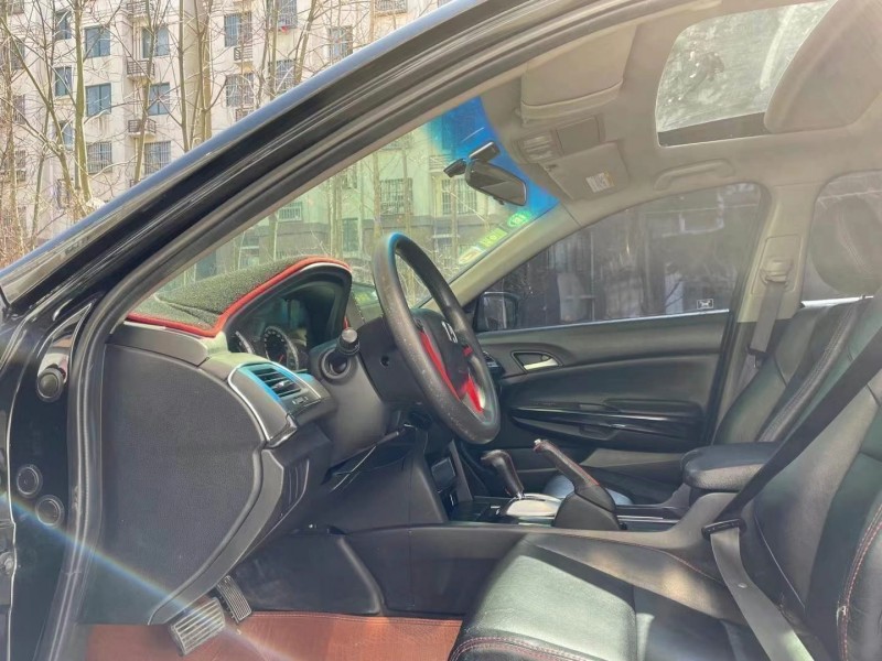 青岛13年本田雅阁6