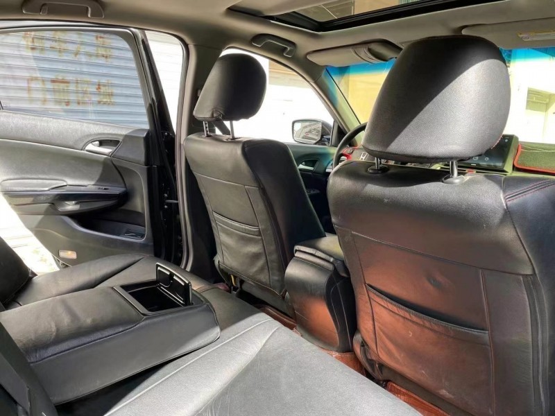 青岛13年本田雅阁4