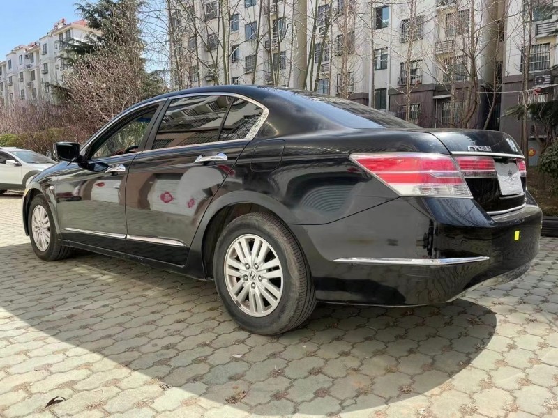 青岛13年本田雅阁2