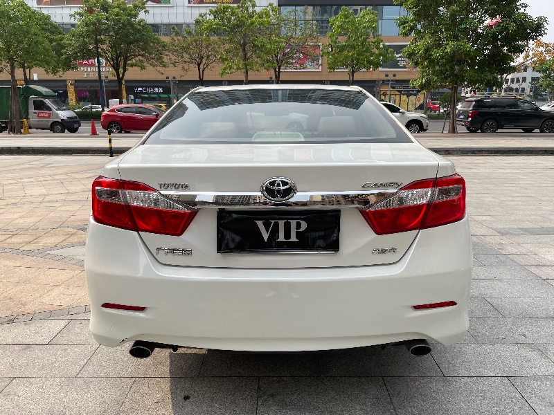 中山13年丰田凯美瑞1