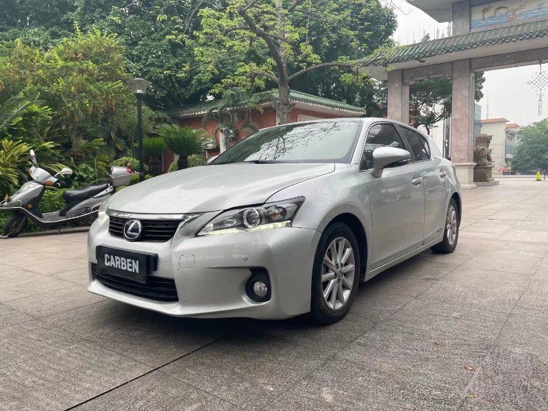 江门13年雷克萨斯CT6