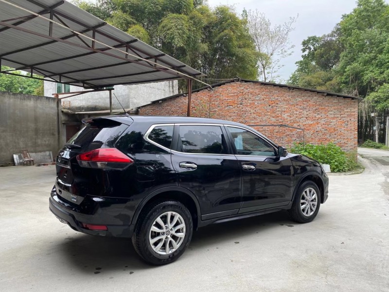 成都17年日产奇骏8