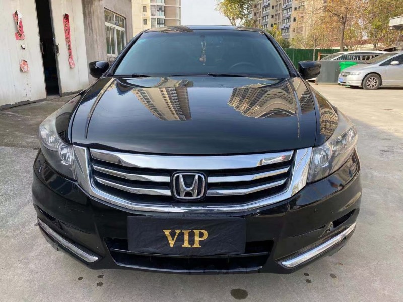 济宁13年本田雅阁9