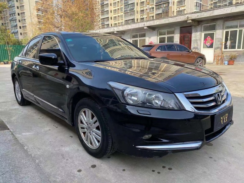 济宁13年本田雅阁8