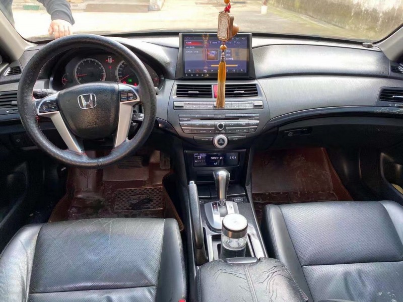 济宁13年本田雅阁4