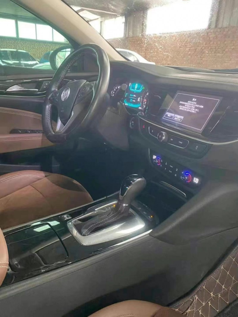 保定18年别克君威5