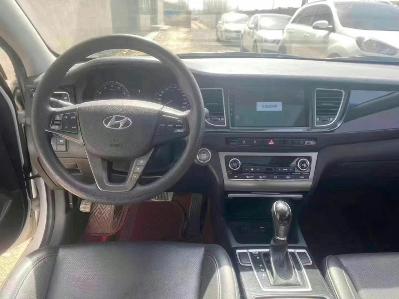 保定15年现代名图8