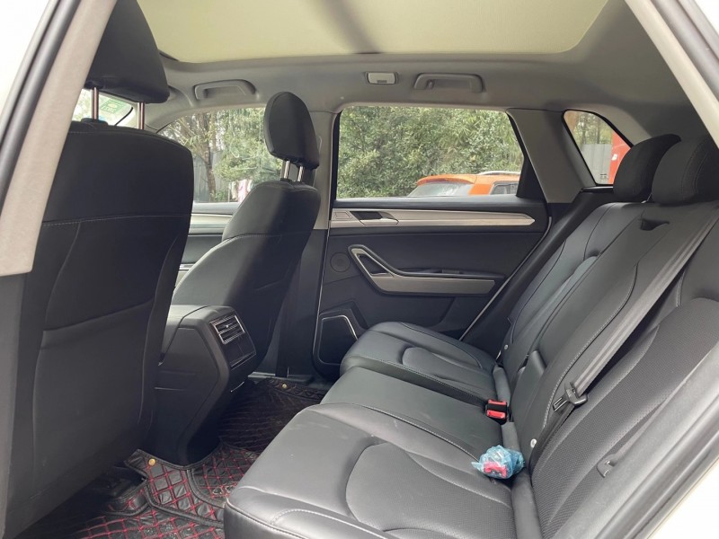 成都19年众泰大迈X75