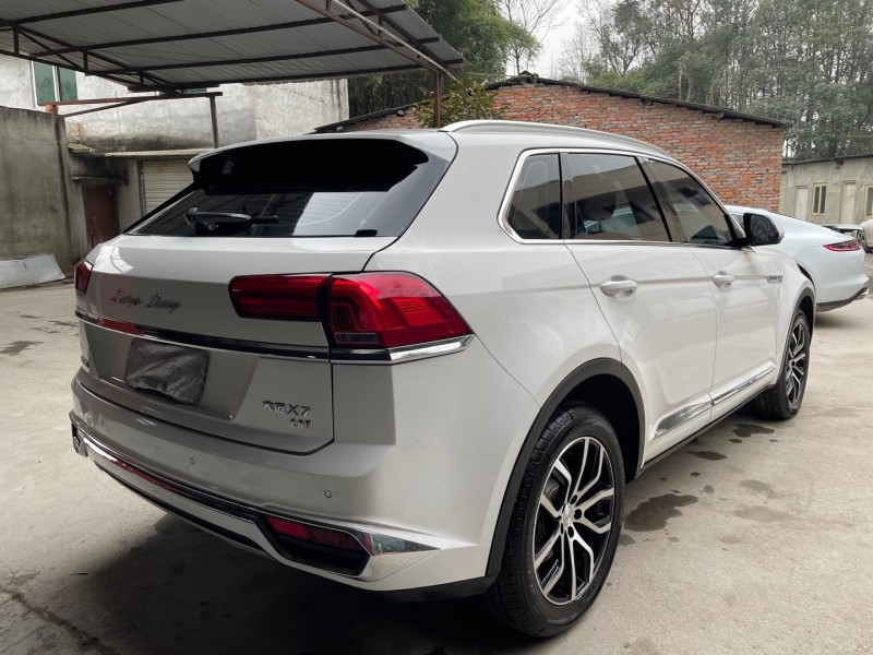 成都19年众泰大迈X77