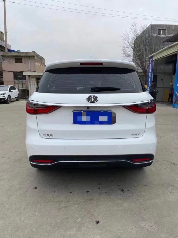 白銀20年比亞迪宋2