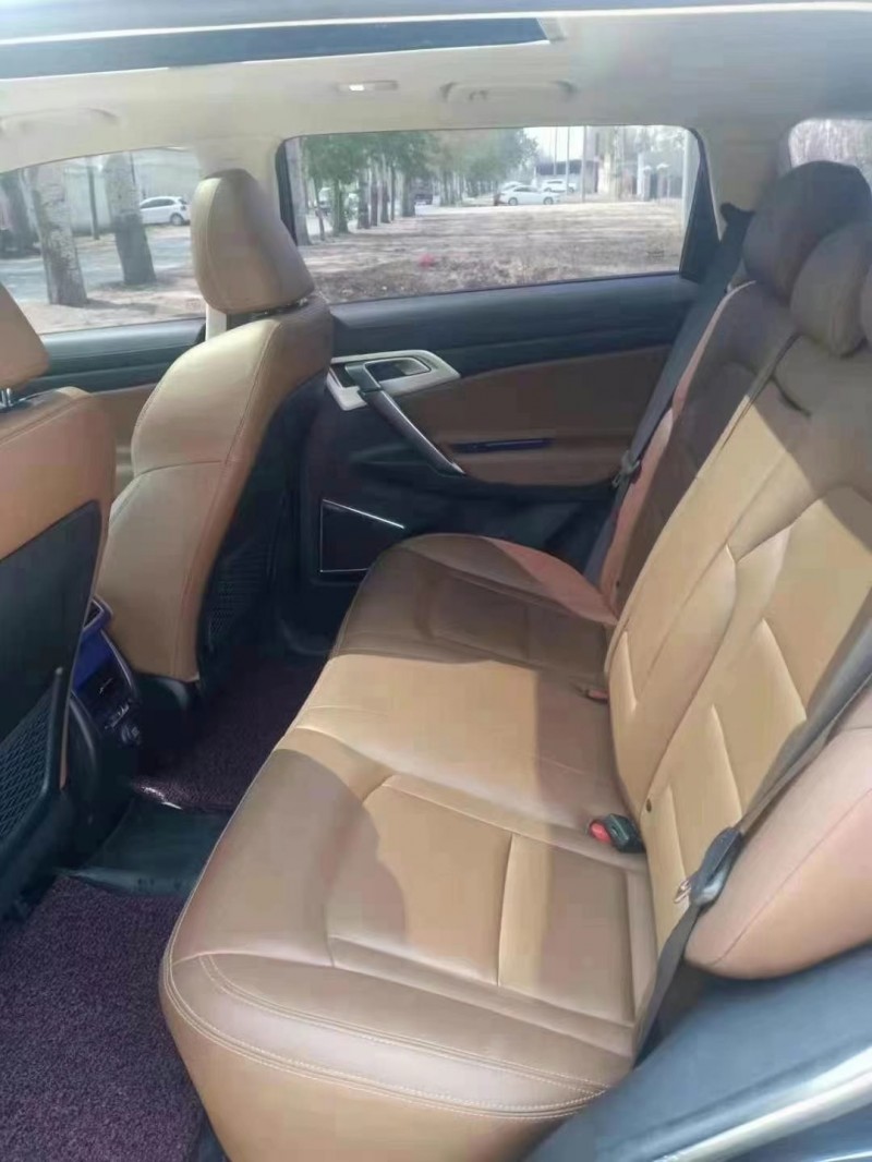 保定16年吉利博越5