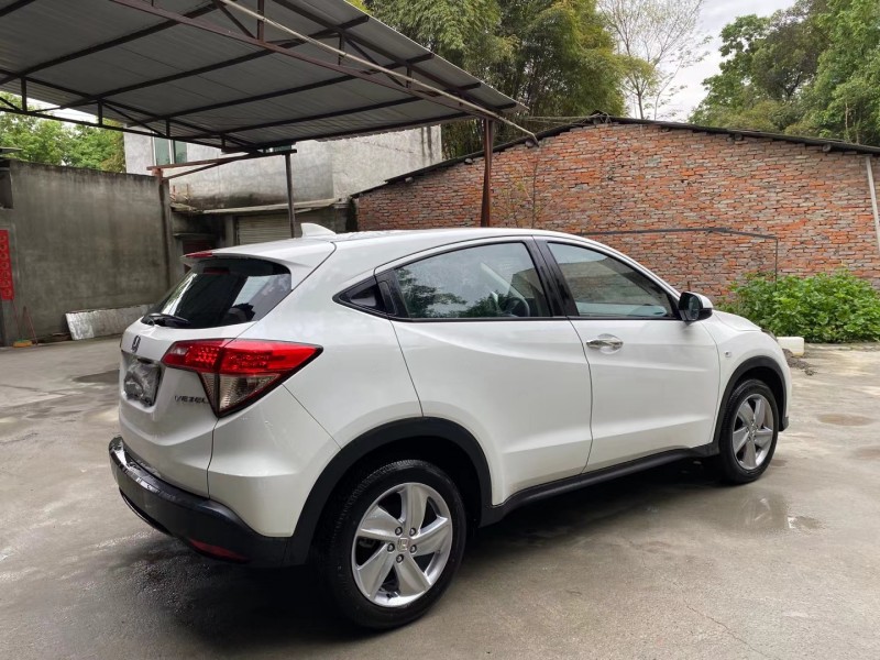 成都21年本田缤智8