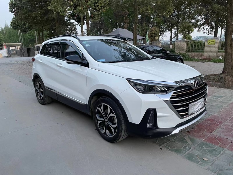 成都19年北汽绅宝智行3