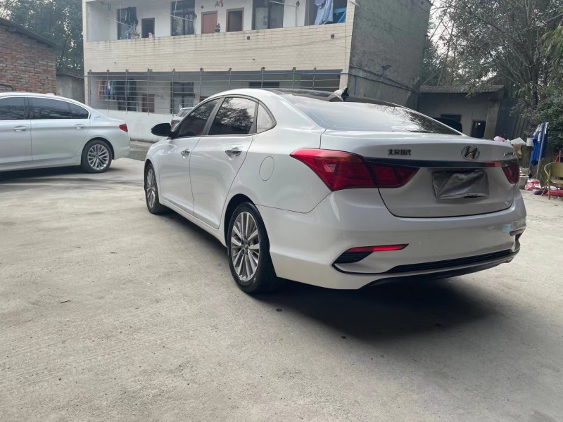 成都17年现代名图8