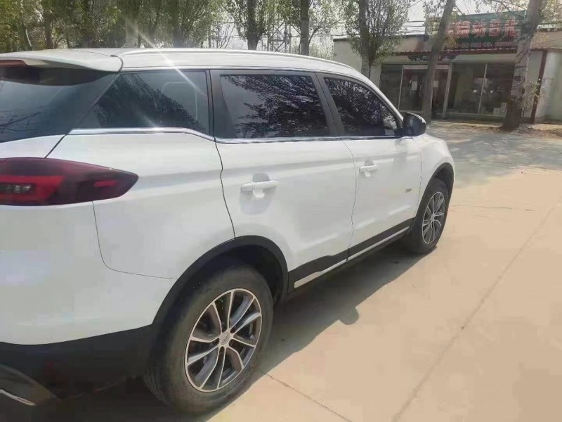 保定19年吉利博越3