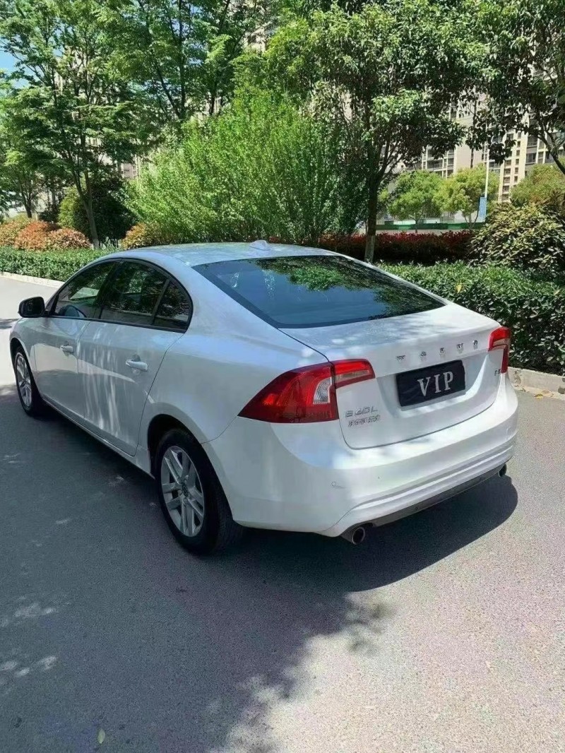 安慶16年沃爾沃S60L1