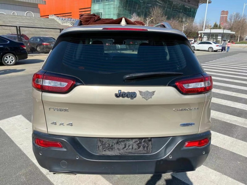 沈陽16年Jeep自由光4