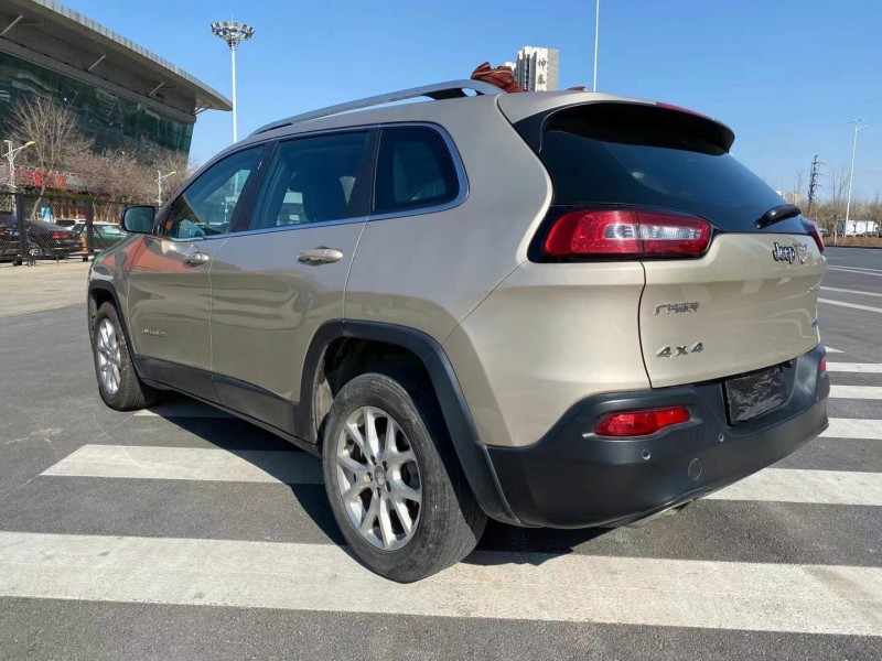 沈陽16年Jeep自由光5