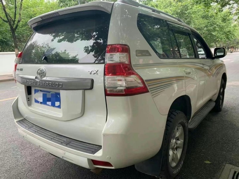 成都17年丰田普拉多7