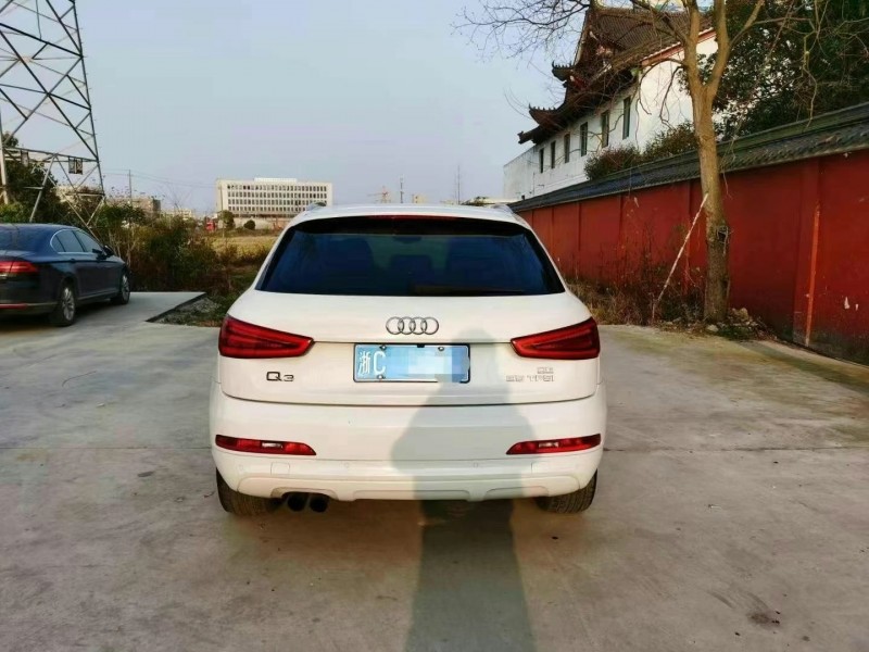嘉興13年奧迪Q38
