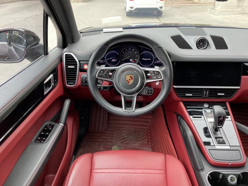 广州19年保时捷卡宴2