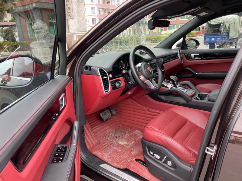 广州19年保时捷卡宴1