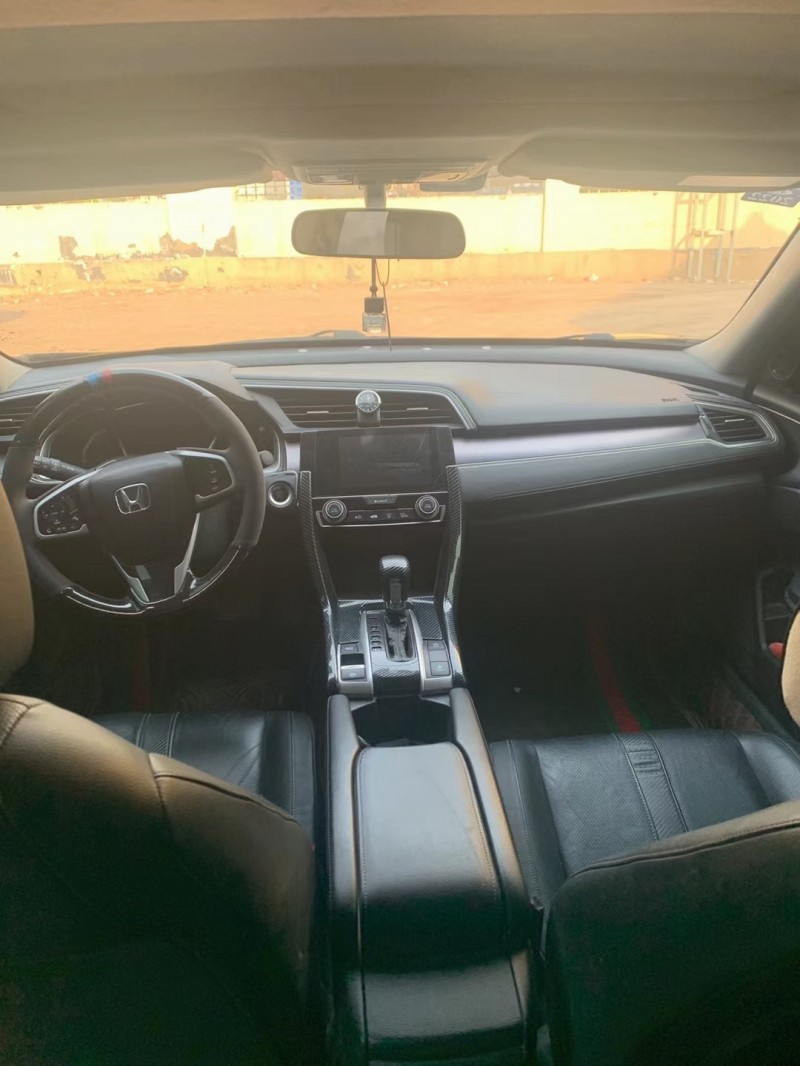 青岛18年本田思域4