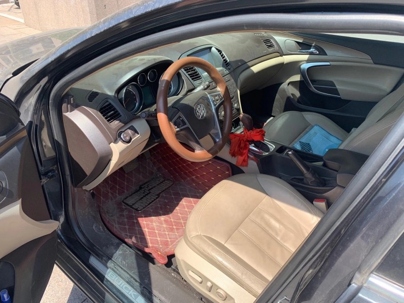 青岛11年别克君威7