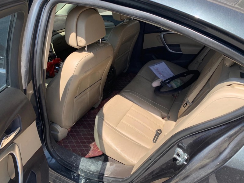 青岛11年别克君威8