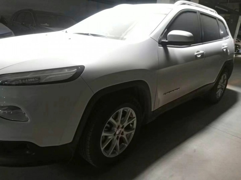 延安18年Jeep自由光3