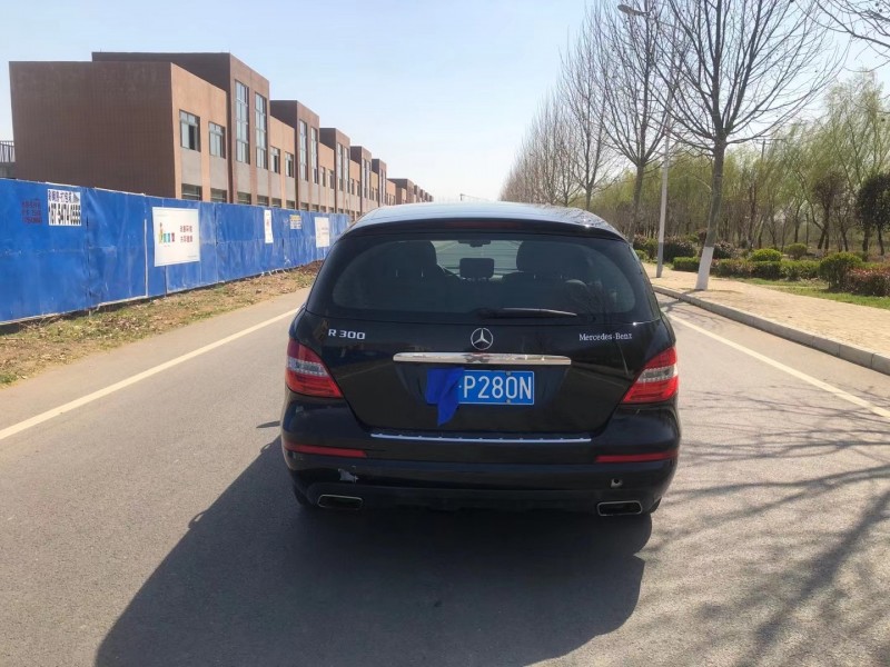 徐州13年奔驰R2