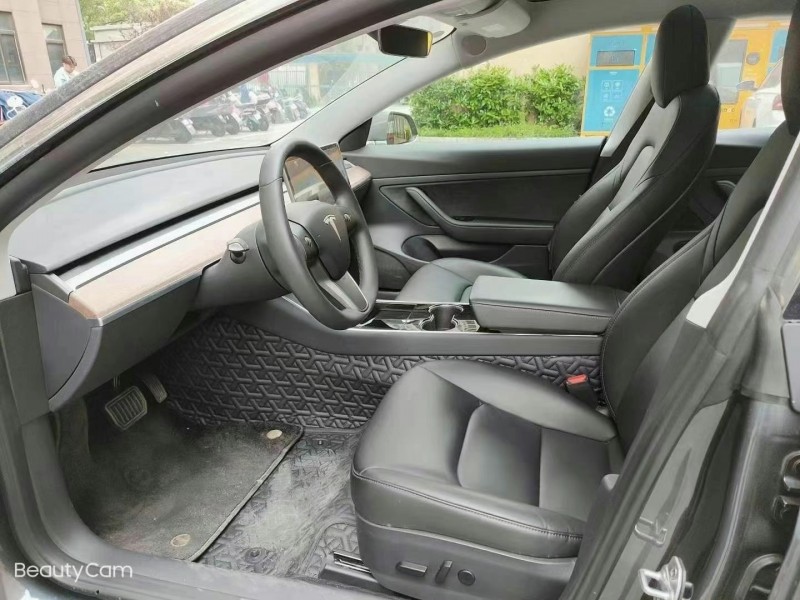 黃山20年特斯拉MODEL 35