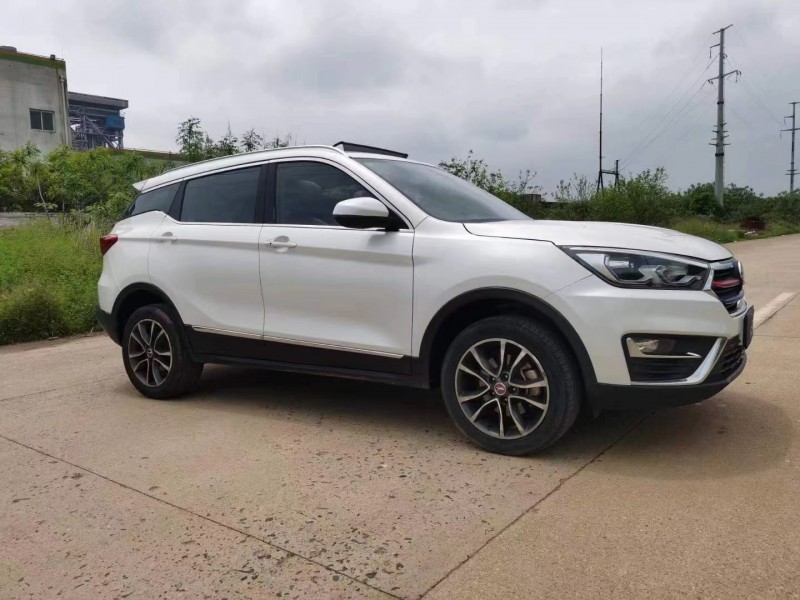 邵阳17年汉腾汽车X52