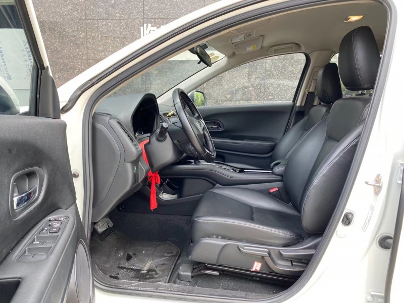 东莞18年本田缤智8