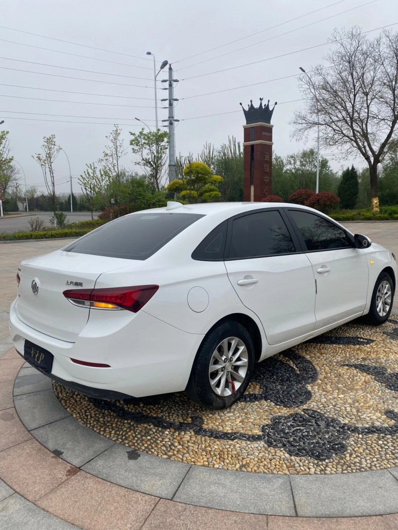 青岛19年别克英朗3