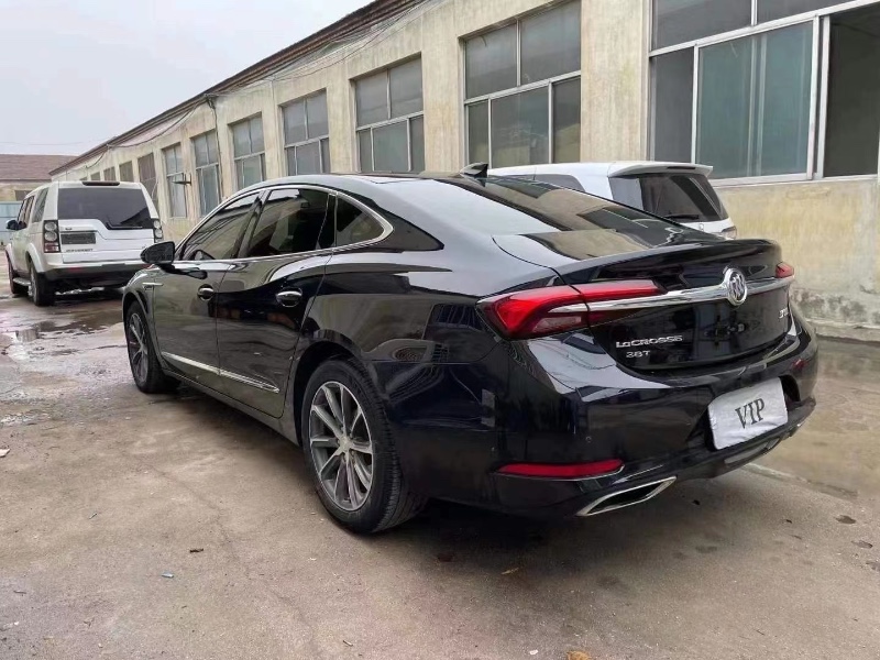 青岛20年别克君越8